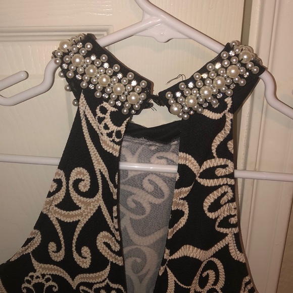 Classy halter top - Picture 5 of 6